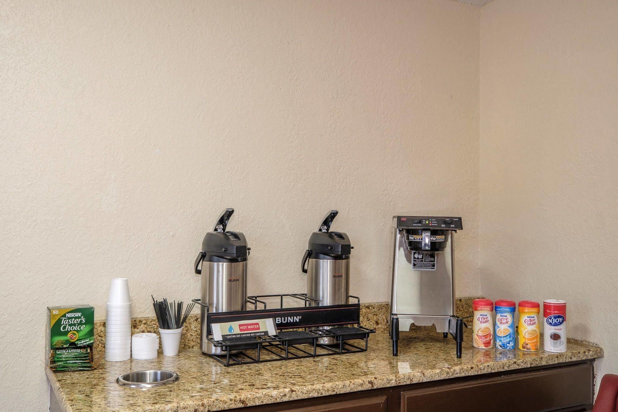 Red Roof Inn Jacksonville - Cruise Port מראה חיצוני תמונה